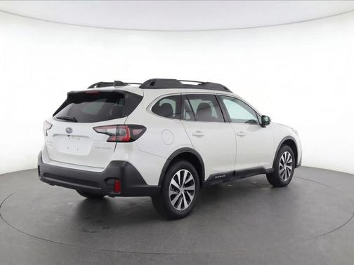 Crystal White Pearl 2025 Subaru Outback Premium