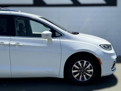 2021 Chrysler Pacifica Hybrid Touring L