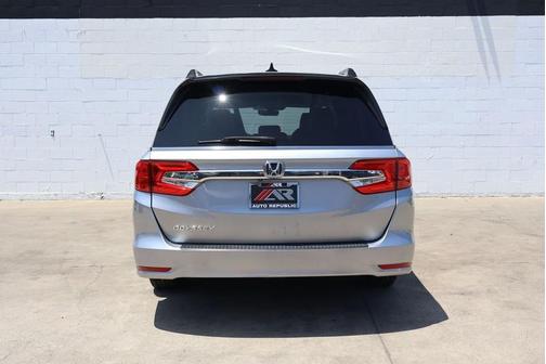 Lunar Silver Metallic 2018 Honda Odyssey EX-L