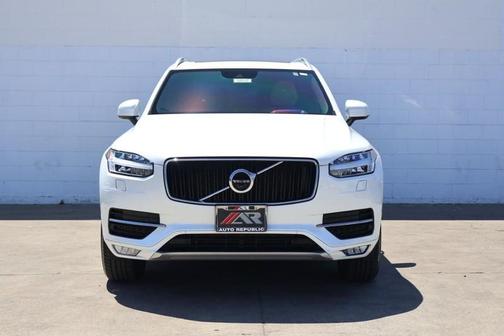 2016 Volvo XC90 T6 Momentum