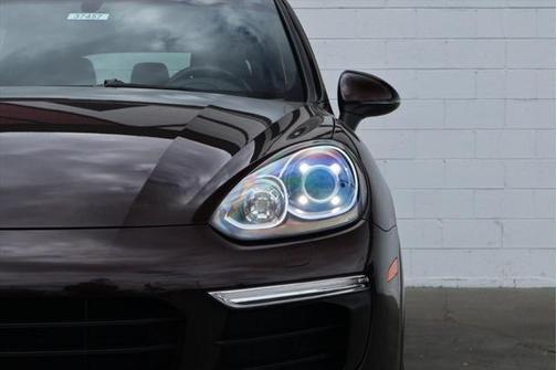 2017 Porsche Cayenne Platinum Edition