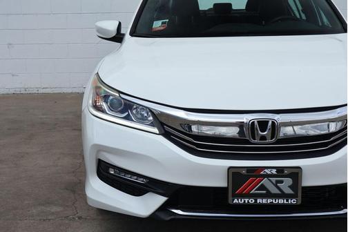 White Orchid Pearl 2017 Honda Accord Sport SE