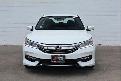 White Orchid Pearl 2017 Honda Accord Sport SE