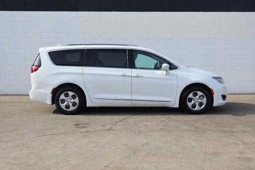 2018 Chrysler Pacifica Hybrid Touring L
