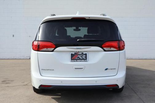 2018 Chrysler Pacifica Hybrid Touring L