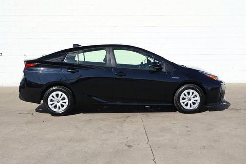 2022 Toyota Prius LE