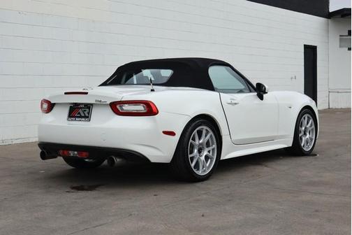 2017 FIAT 124 Spider Base