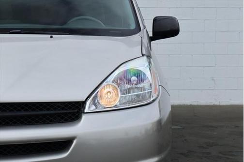 2004 Toyota Sienna LE