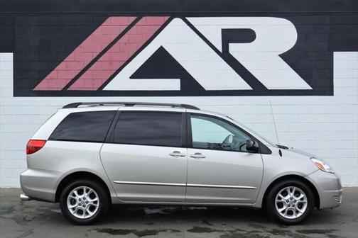 2004 Toyota Sienna LE