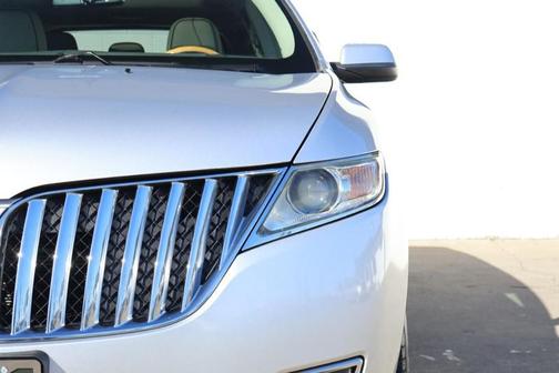 2011 Lincoln MKX Base