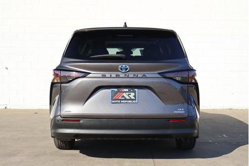 2024 Toyota Sienna XLE