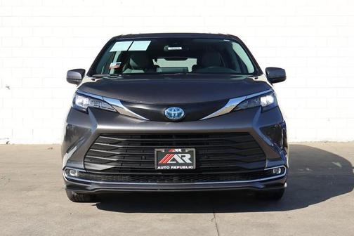 2024 Toyota Sienna XLE