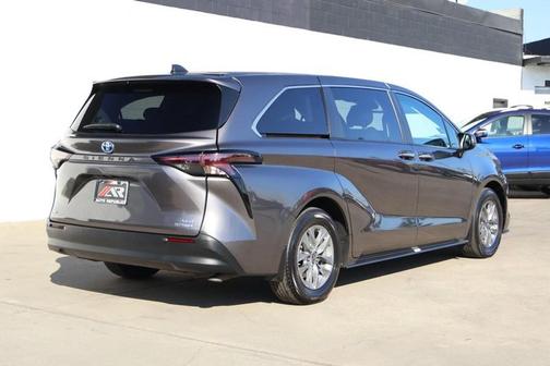 2024 Toyota Sienna XLE