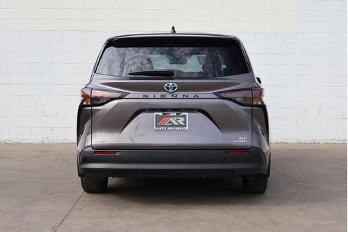 2024 Toyota Sienna XLE