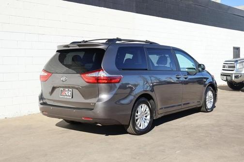 2016 Toyota Sienna XLE