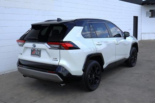 2022 Toyota RAV4 Hybrid SE