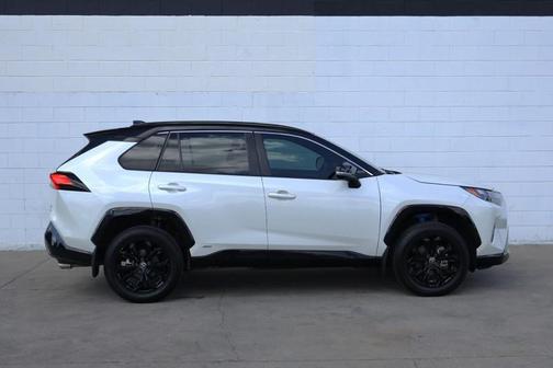2022 Toyota RAV4 Hybrid SE