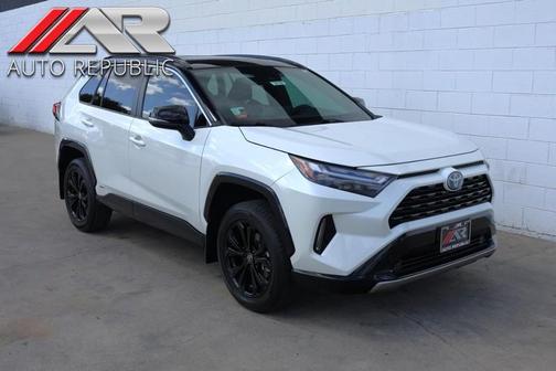 2022 Toyota RAV4 Hybrid SE