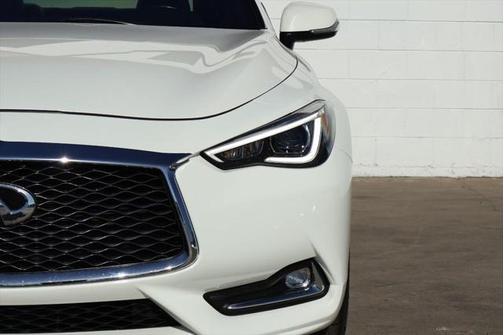 2017 INFINITI Q60 2.0T