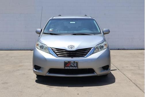 Silver Sky Metallic 2014 Toyota Sienna LE