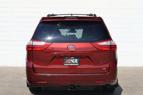 2018 Toyota Sienna LE