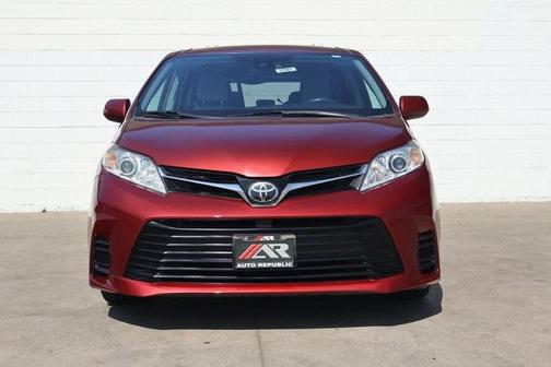 2018 Toyota Sienna LE