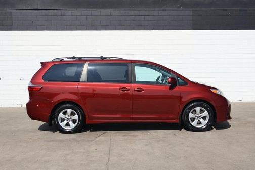2018 Toyota Sienna LE