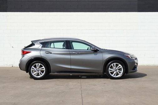 2019 INFINITI QX30 LUXE