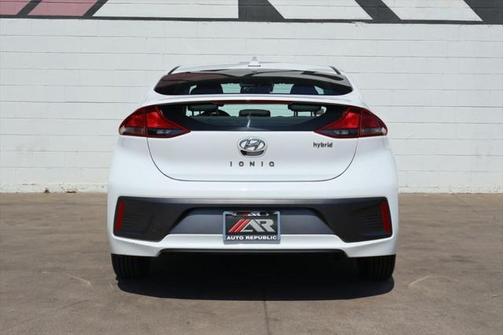 2021 Hyundai IONIQ Hybrid SE