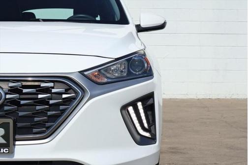 2021 Hyundai IONIQ Hybrid SE