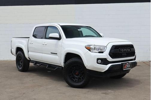 White 2022 Toyota Tacoma SR5