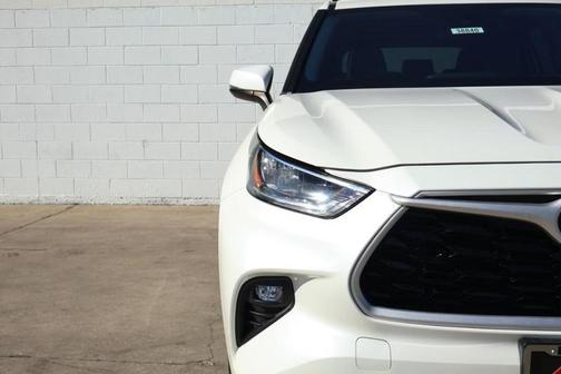 2020 Toyota Highlander LE