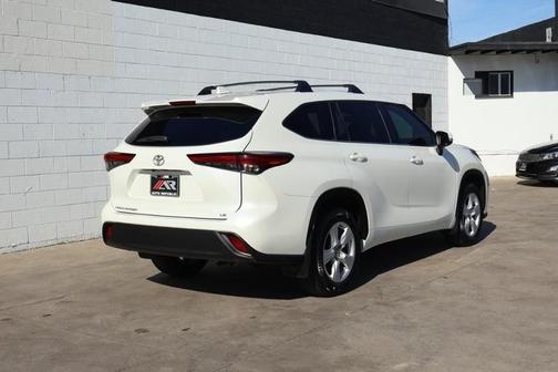 2020 Toyota Highlander LE