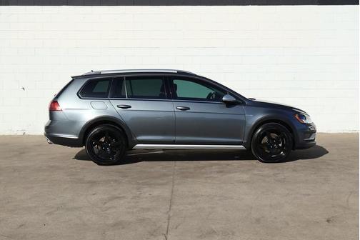 2017 Volkswagen Golf Alltrack TSI S