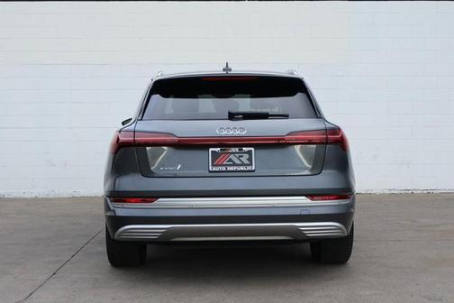 2019 Audi e-tron Premium Plus