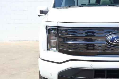 Star White Metallic Tri-Coat 2023 Ford F-150 Lightning Platinum