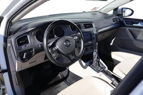 2016 Volkswagen Golf TSI SE 4-Door