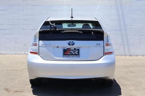 Classic Silver Metallic 2010 Toyota Prius IV