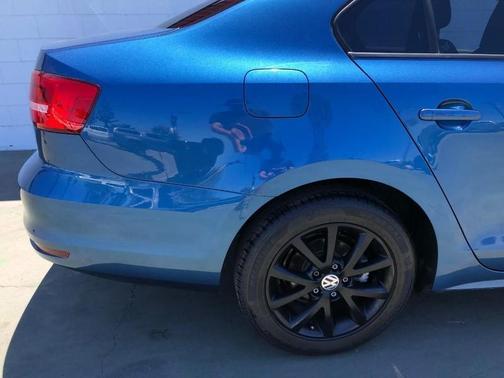Photo 4 of 32 of 2015 Volkswagen Jetta 1.8T SE