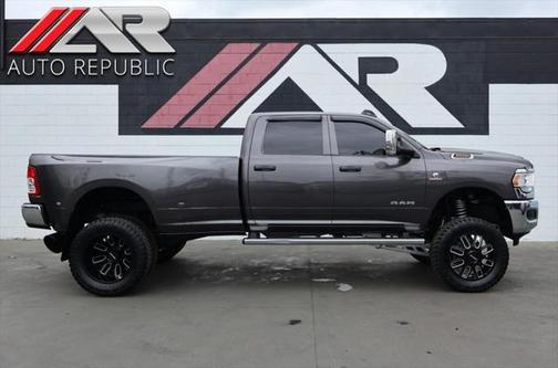 2020 RAM 3500 Tradesman Crew Cab 4x4 8' Box
