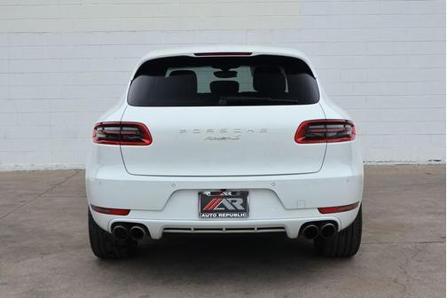 Agate Gray Metallic 2015 Porsche Macan Macan Sport Edition