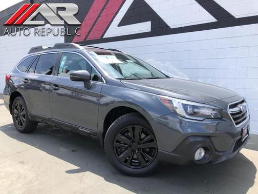 Photo 1 of 36 of 2018 Subaru Outback 2.5i Limited