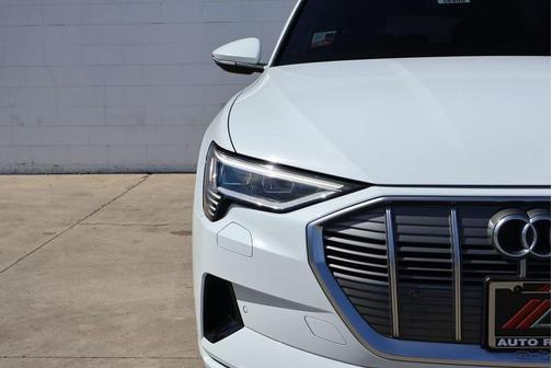 2022 Audi e-tron Premium