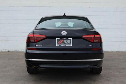 2018 Volkswagen Passat 2.0T R-Line