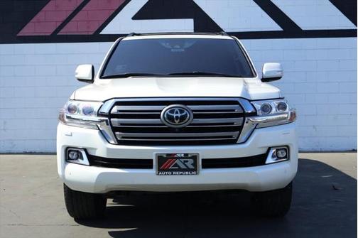 2016 Toyota Land Cruiser Base