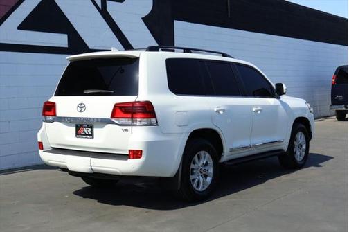 2016 Toyota Land Cruiser Base