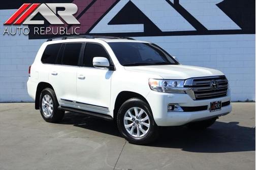 2016 Toyota Land Cruiser Base