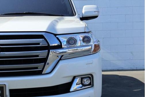 2016 Toyota Land Cruiser Base