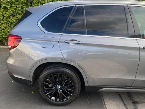Photo 4 of 33 of 2016 BMW X5 xDrive35i