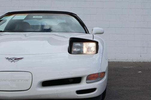 2003 Chevrolet Corvette Base